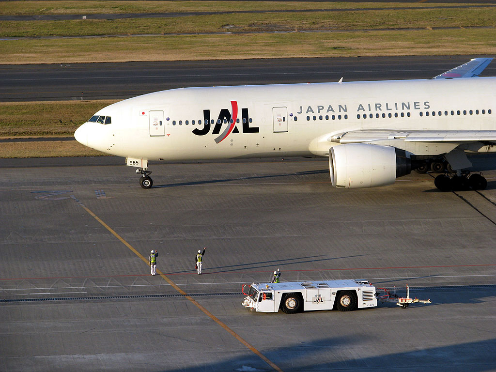 090101_hnd_jal_spotout.jpg