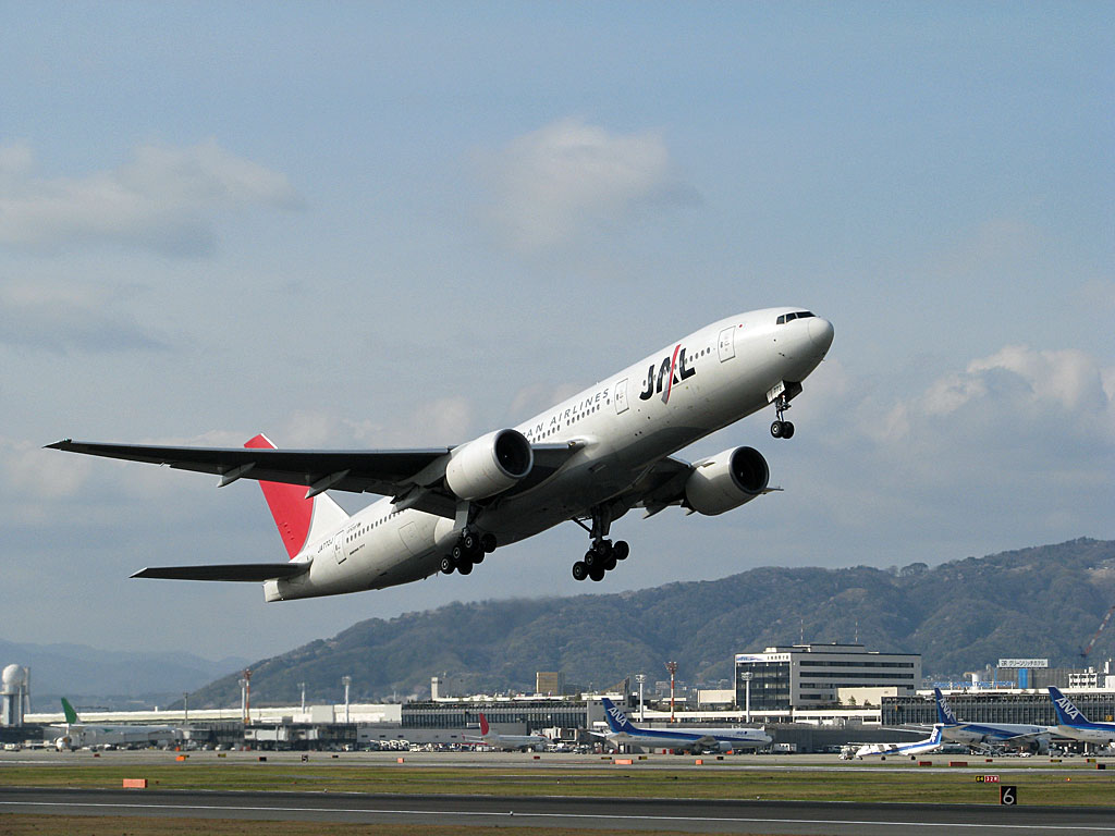 ITM JAL B777 TAKEOFF