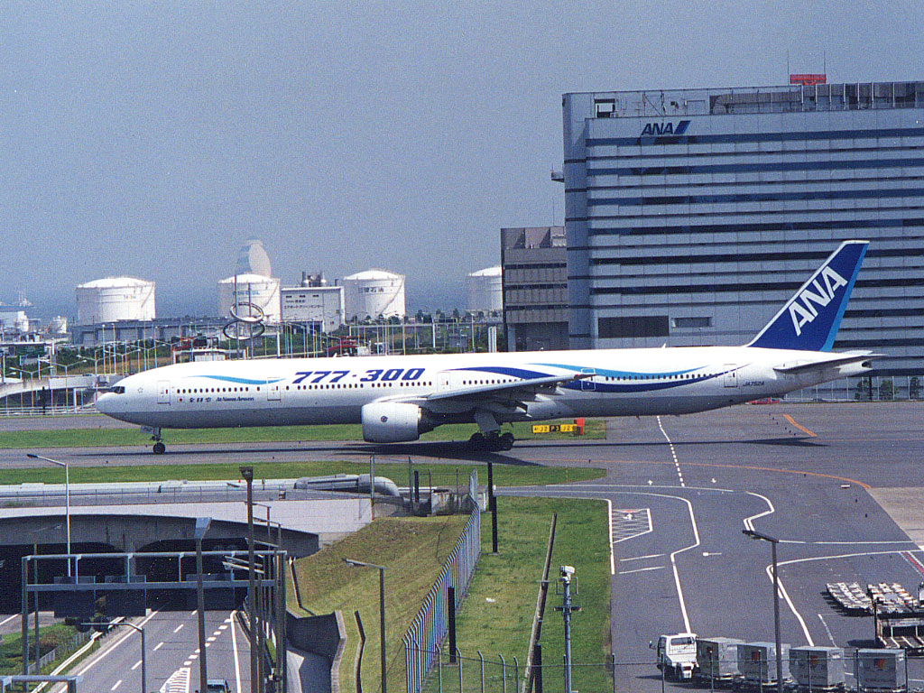 hnd_nh773_17.jpg